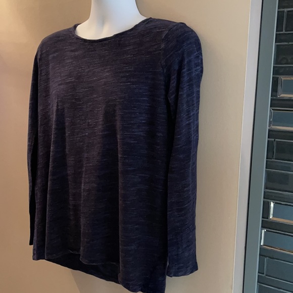 ATHLETA Top. Size Medium - Picture 3 of 7